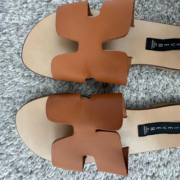 Steve Madden Women's Tan Slide Sandals - Picture 3 of 4